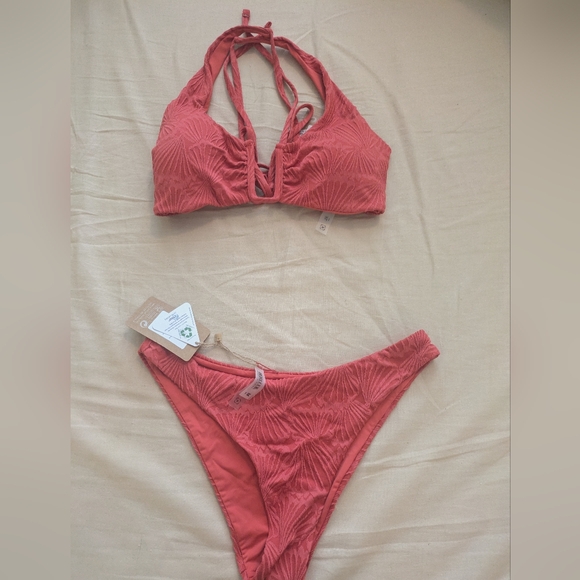 Berlook Red Jacquard U-Ring Cross Back Bikini Set - Picture 8 of 10